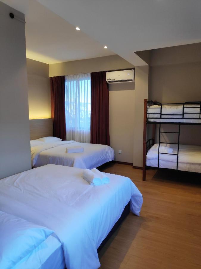 Ez Suites Бандар Сери Бегаван Екстериор снимка